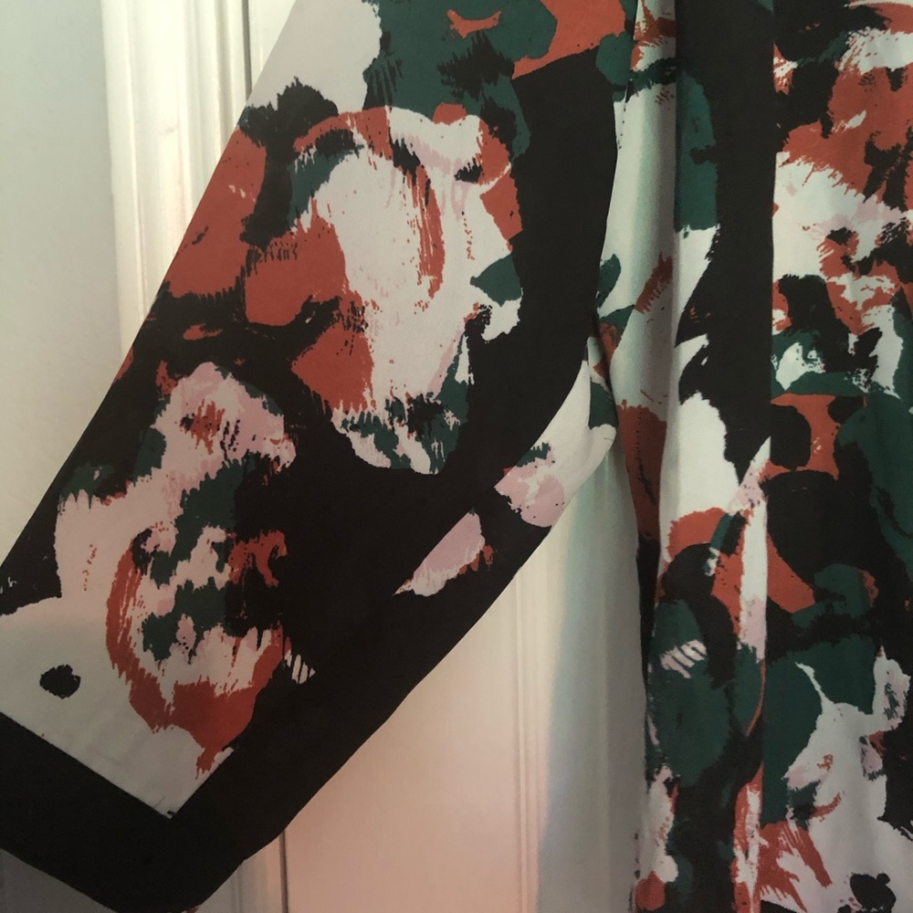 Flowy patterned top - Picture 2 of 3